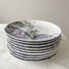 Set van 10 Geneviève Lethu dinerborden uit de Le Potager serie met lila en blauwe artisjok print.