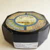 Gien Savane gebaksbordjes in de originele achthoekige zwarte verpakkingsdoos van de Faïencerie de Gien.⁠