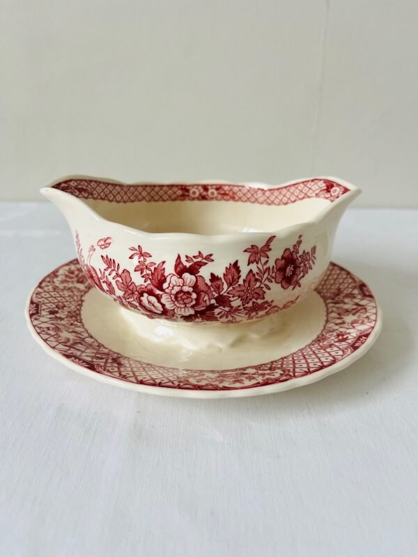 Mason’s Stratford Pink – Sauskom met Vaste Schotel / Sauce Boat with Fixed Saucer Mason’s Stratford Pink – Sauskom met Vaste Schotel / Sauce Boat with Fixed Saucer