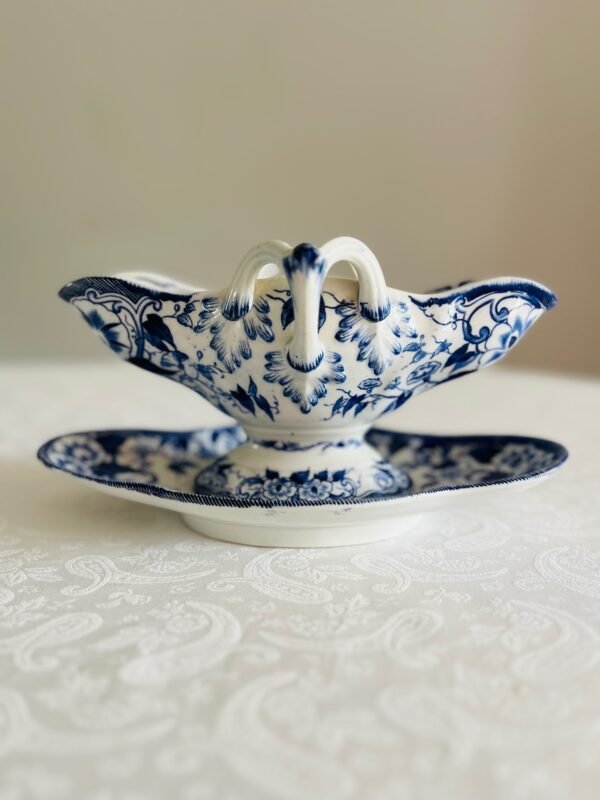 Creil et Montereau – Flora – Sauskom / Sauce Boat (ca. 1840–1876) Creil et Montereau – Flora – Sauskom / Sauce Boat (ca. 1840–1876)