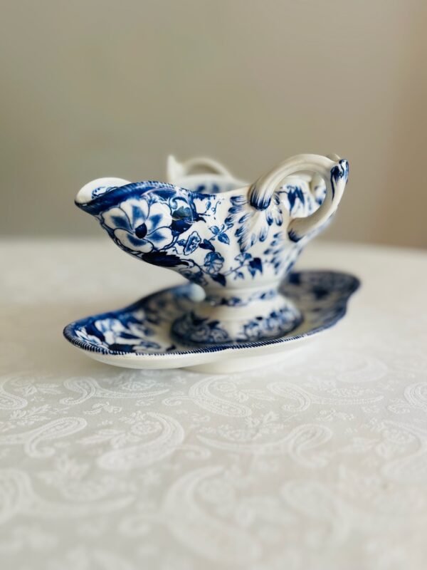 Creil et Montereau – Flora – Sauskom / Sauce Boat (ca. 1840–1876) Creil et Montereau – Flora – Sauskom / Sauce Boat (ca. 1840–1876)