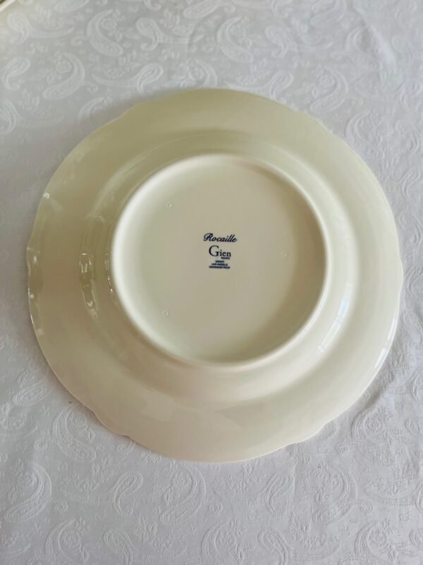 Faïencerie de Gien France – Rocaille Cream – Onderborden / Serveerborden / Presentation Plates Faïencerie de Gien France – Rocaille Cream – Onderborden / Serveerborden / Presentation Plates