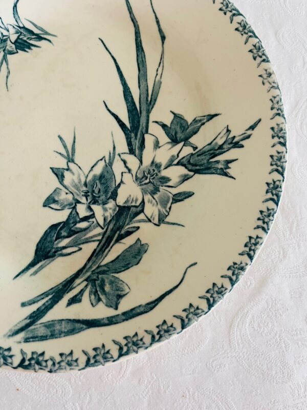 Faïencerie de Gien France – Glaieul – Dinerborden / Saladeborden Faïencerie de Gien France – Glaieul – Dinerborden / Saladeborden