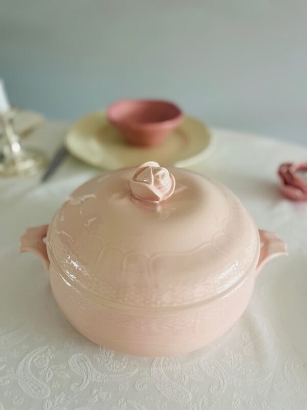 Boch La Louvière – Manufacture Royale – Dekschaal met Deksel / Tureen with Lid Boch La Louvière – Manufacture Royale – Dekschaal met Deksel / Tureen with Lid