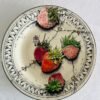 Faïencerie de Gien France – Fraises en Folie (1985) – Bord Ø21,5 cm Faïencerie de Gien France – Fraises en Folie (1985) – Bord Ø21,5 cm