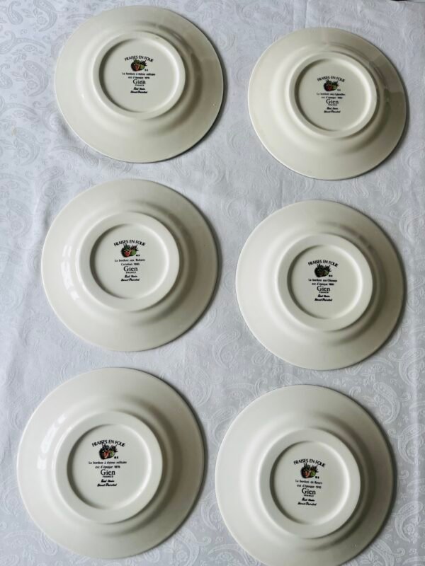 Onderzijde Gien Fraises en Folie bord met merkteken 'Fraises en Folie', logo Gien France en uniek aardbei-stempel.