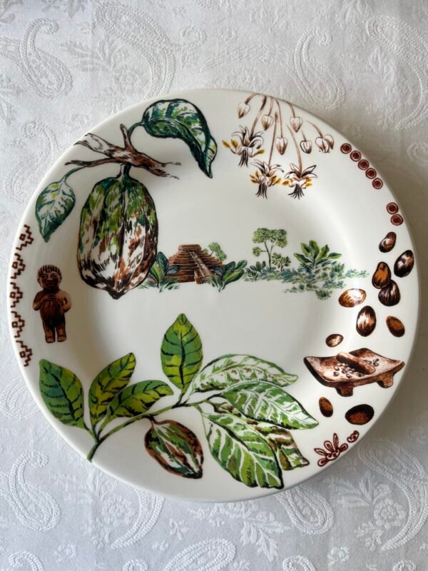 Gien Cacao gebaksbordje (Ø 16,5 cm) met uniek decor: cacaopeul, inheemse figuren en een Mayatempel.