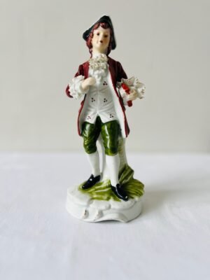 Vintage Tafeldecoratie – Porseleinen Beeldje “Edelman met kanten blouse”