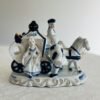 Vintage Tafeldecoratie – Horse & Carriage met Victoriaans Stel – Porseleinen Beeldje Vintage Tafeldecoratie – Horse & Carriage met Victoriaans Stel – Porseleinen Beeldje