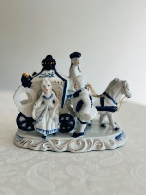 Vintage Tafeldecoratie – Horse & Carriage met Victoriaans Stel – Porseleinen Beeldje