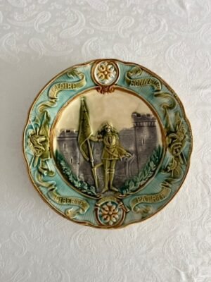 Barbotine – Jeanne d’Arc – Antiek Bord Barbotine – Jeanne d’Arc – Antiek Bord