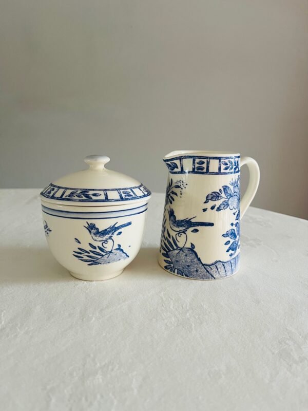 Faïencerie de Gien France – Oiseau Bleu – Melkkan & Suikerpot Faïencerie de Gien France – Oiseau Bleu – Melkkan & Suikerpot