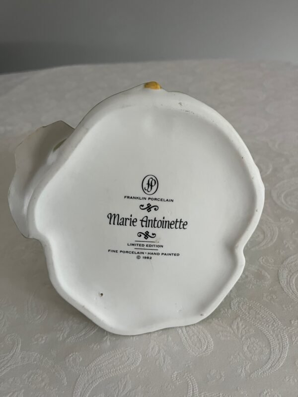 Tafelaccessoires – Franklin Porcelain – Marie Antoinette Beeldje Tafelaccessoires – Franklin Porcelain – Marie Antoinette Beeldje