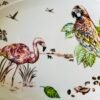 Detail van Gien Cacao presenteerschaaltje: levendig decor met een roze flamingo en een kleurrijke papegaai.