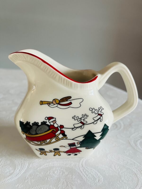 Mason’s – Christmas Village – Roomstel (Melkkan & Suikerpot met deksel) Mason’s – Christmas Village – Roomstel (Melkkan & Suikerpot met deksel)