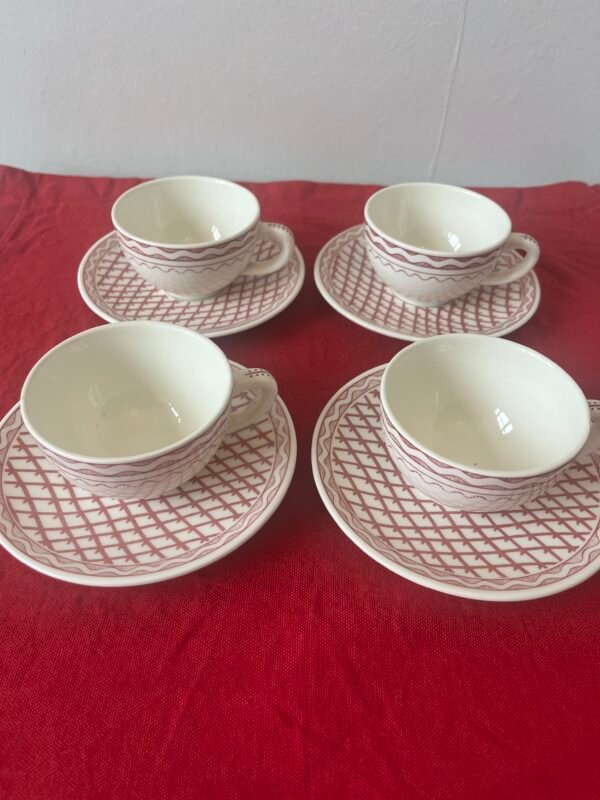 Gien aurelie koffiekopjes en schotels set van 4 zij aanzicht Gien Aurélie Rouge kleine koffiekop en schotel – set van 4