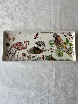 Grote rechthoekige Gien Cacao serveerschaal (35 cm) met gedetailleerd exotisch decor van flamingo’s, olifanten en papegaaien.