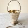 Z.Y. antieke verzilverde Art Deco ijsemmer met ringen-design en de klauwtang op de voorgrond